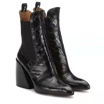 2021 Женские Высококачественные ботинки из натуральной кожи на необычном каблуке, Швейные Ботинки без застежки на высоком каблуке с острым носком Изображение