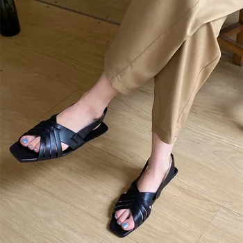 Женские новые плетеные сандалии из натуральной кожи с открытым носком, женская летняя обувь на плоской подошве Изображение
