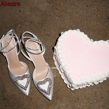 Летние Свадебные туфли Love со стразами, острый носок, шпилька, перекрестный ремешок с пряжкой, Модные пикантные атласные женские туфли на высоком каблуке Изображение